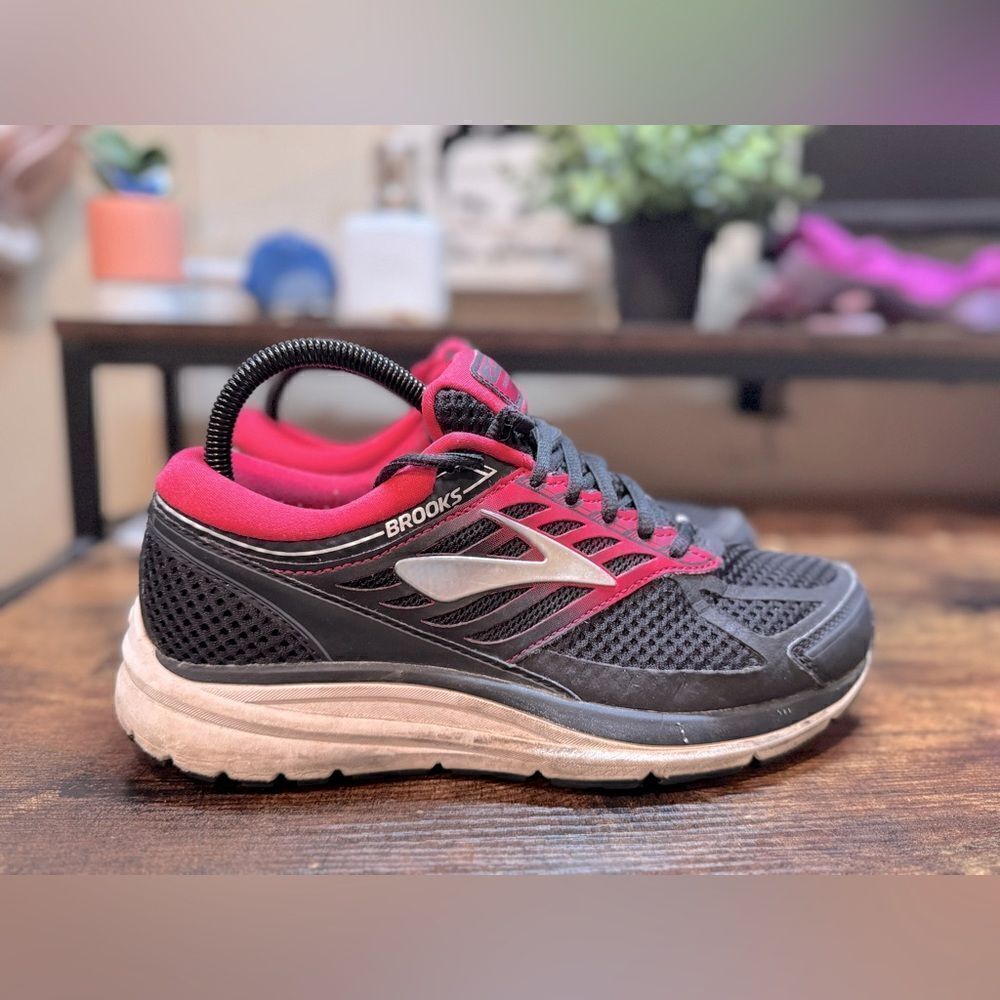 Brooks Addiction 13 black‎ and Pink Size 8.5